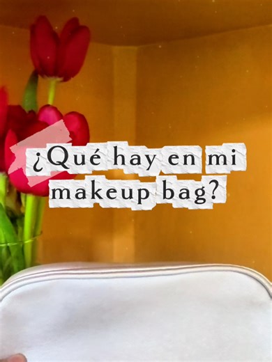Mi makeup bag es sencilla y muy práctica 👜✨​ Después del maquillaje, cuidar mis ojos también es parte del día 👀💚​ ¿Qué producto no puede faltar en tu makeup bag?​ ​. . . #ManzanillaSophia #TuMomentoNatural #DeOrigenNatural #MakeupBag #Pausa #Limpieza #Descanso #Cuidado #Visual #Rutina ​ Si persisten las molestias o en caso de embarazo o lactancia, consulte a su médico.​ Si persisten las molestias, consulte a su médico. No se deje al alcance de los niños.​ Consulta a tu médico(a) y léase instr