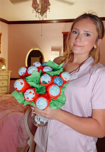 Create a Golf Ball Bouquet for Valentine's Day
