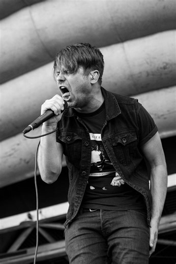 Silverstein Announce New Album Misery Made Me; Share Lead Single "Ultraviolet" -