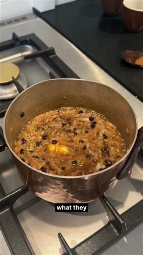 Watch a CT chef make an apple, onion and toast recipe from the colonial period