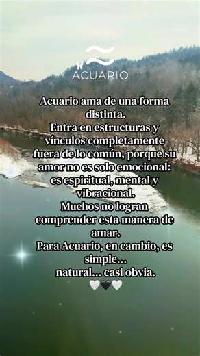 #acuario♒️ #acuariana♒ #zodiaco Acuario ama de una forma distinta. Entra en estructuras y vínculos completamente fuera de lo común, porque su amor no es solo emocional: es espiritual, mental y vibracional. Muchos no logran comprender esta manera de amar. Para Acuario, en cambio, es simple... natural... casi obvia.🖤🤍🖤