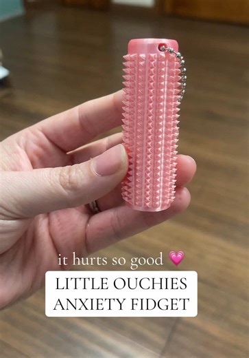 We love a cheap helpful tool around here 🩷 comes in multiple colors and free shipping. Get grounded. #littleouchies #fidgettoys #anxietyrelief #skinpicking #selfcare