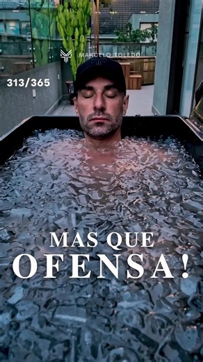 Repost: Você se ofende com tudo? Ou só com aquilo que, no fundo, você tem medo de ser verdade? A ofensa só te alcança se você der poder a ela. E enquanto qualquer palavra te tira do eixo, você ainda não é livre… É refém. Quem governa o que sente, não precisa se proteger de opinião alheia. Precisa apenas se conhecer. Precisou de gelo? @snowgo.gelodelivery #oprogressovicia #legiaodogelo #banhodegelo #icebath #empreendedor #empresario #empreendedorismo #liderança #gestão #gestao #autoconhecimento #