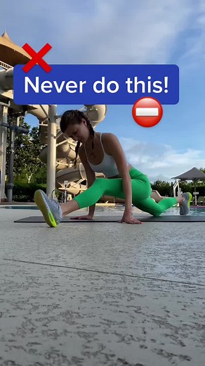 Don’t stretch with the knees bend. #spitstretching #splitstutorial #forwardsplits