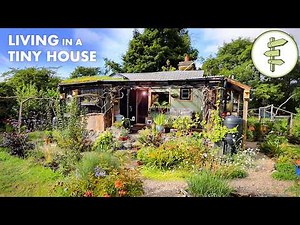 Couple Living in THE SMALLEST Tiny House & Homesteading Off The Grid – FULL TOUR