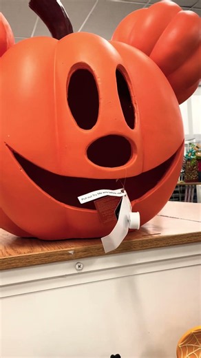 Big Mickey Mouse, Jack O lantern, Halloween decoration, ￼￼￼￼