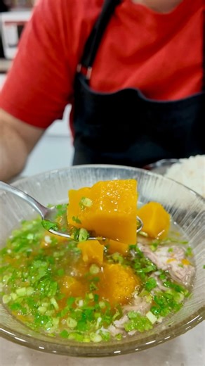 Super popular and healthy Vietnamese pumpkin soup side dish commonly served with rice. #cooking #vietnamesefood #healthyrecipes #healthyrecipe #soup #pumpkin #pumpkinsoup | Yes Chef, with Chad Kubanoff