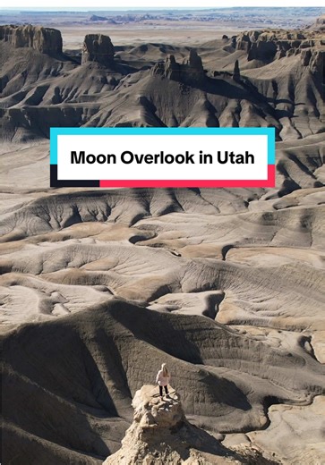 Moon Overlook in Utah looks like another planet like much of this area of Utah. Located outside of Capitol Reef National Park, you’ll need a 4x4 to get here. #moonoverlook #hanksvilleutah #southernutah #utah #hiddengems