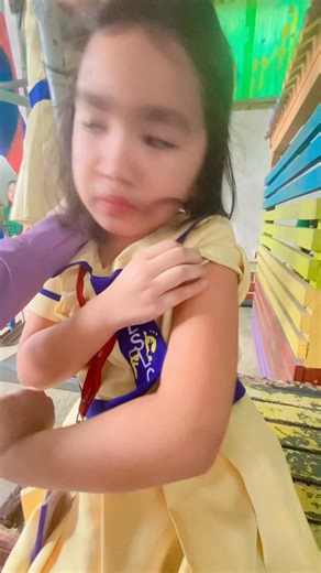 Grabe pang pinugosay , naka tabang pud iyang gi tan-aw nga sheriff labrador nga nag measles ang character ky mao ray naka pa kalma may gani naka dumdom kos iyang tan-aw akong gi hadlok 😂 #LigtasTigdas #immunityboost | Queso Eden