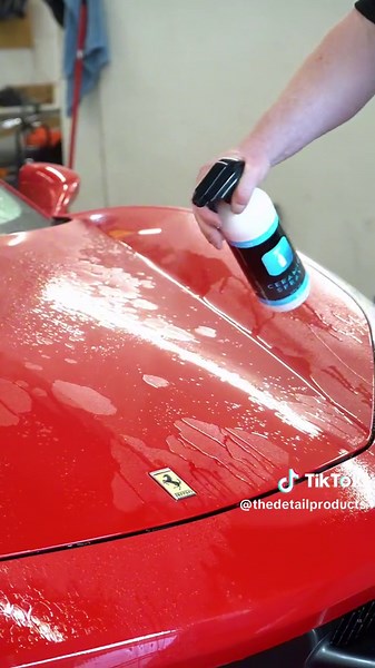 Say goodbye to tedious drying times with our new ceramic spray! 🌟 Designed for ease-of-use and quality protection, our 3-in-1 formula works wonders as a drying agent, a long-lasting SiO2 sealant, and a multi-surface touch-up spray.