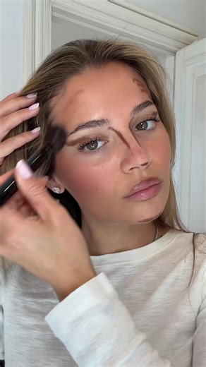 Victoria Beckham Beauty Contour Stylus Tutorial