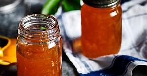 How to sterilise glass jars