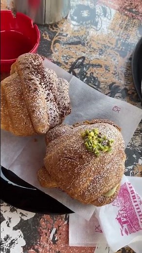 What does a typical Italian breakfast look like?