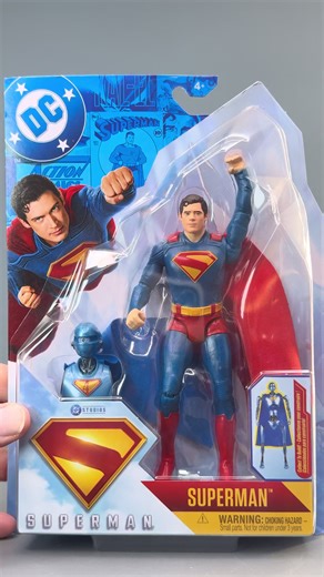 Here is a look at the #spinmaster six inch scale #supermanmovie figure 😀. For a $10 figure aimed at kids I like it! Love seeing all this #superman merchandise start to hit! #jamesgunnsuperman