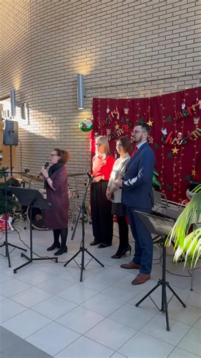 @wnpid_uam on Instagram: "Wesołych świąt Kochani! #christmastime #christmas #university"