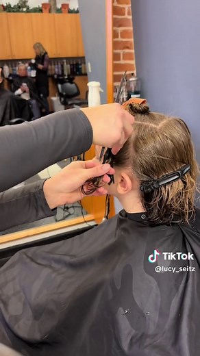 Step-by-Step Curly Hair Perm Tutorial by a Skilled Cosmetologist