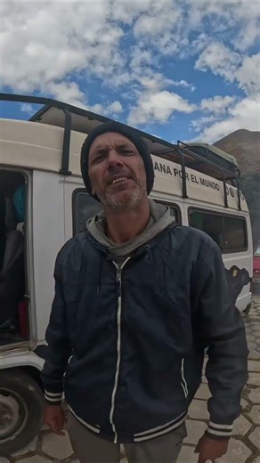 The truck is getting stuck at altitude in #BOLIVIA