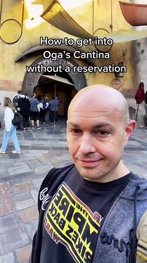How to Enter Oga's Cantina in Galaxy's Edge Without a Reservation