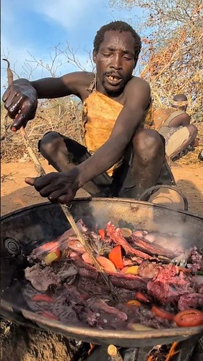Wow 😳 Unbelievable See How bushmen survive middle of nowhere 😔😲😋#africa #villagelife #food