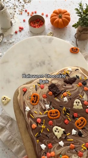 HALLOWEEN CHOCOLATE BARK 🎃🎃🎃👻👻👻 SAVE for the easiest Halloween treat to make with the little one. I love to make a chocolate bark so couldn’t resist making a Halloween one & Leo loves it 🎃🎃🥰🥰 Cooking chocolate works best - cook it on 100 in the oven for 6-8 minutes until melted. Then use a stick to swirl the chocolate together. Add your Halloween chocolate decorations. And pop into the fridge to set for half an hour. These pumpkin & ghost chocolates are dr oetker and I got them from Te