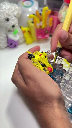 Sounds 🟨 Rainbow Loom Pikachu POKÉMON #rainbowloom #pokemon #charm #diy #handmade