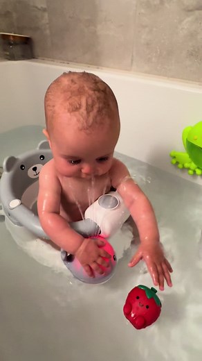 Enjoying Baby Bath Time Safely and Comfortably