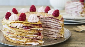 Kalasgod pannkakstårta med massor av hallon