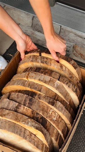 Front porch fall decoration is finally in place and it’s looking beautiful. Feeling orange color all around. Easy way to elevate Flowers from the ground is to use wood slices. I took advantage of a fallen tree at my in-laws house. #fall #frontporch #fallhomedecor #falldecor #falldecoratingideas #diyfalldecor #fallporch | Anastasia Onishchenko