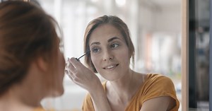 Für strahlende Augen: So kaschierst du Schlupflider im Handumdrehen