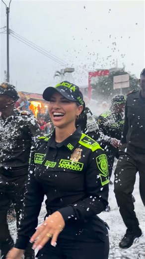 Alexaaa Narvaez on Instagram: "Ni la lluvia nos detuvo. Esta alegría que se vive una vez al año es maravillosa, y es un gusto compartirla con todos ustedes. #feriadecali"