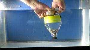 アルキメデスの原理を潜水艦で実験する