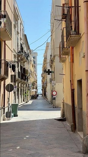 🚶 Trapani, Sicily – Typical Narrow Alley in the Old Town 🇮🇹✨