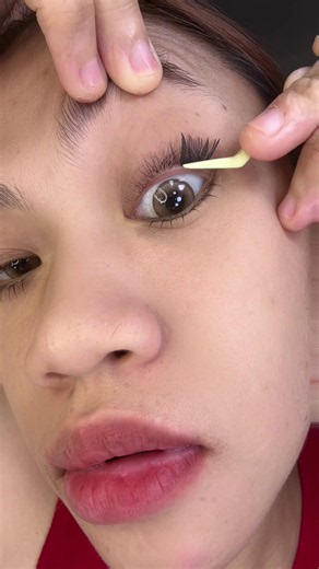 How to Use Vaseline on Lashes Safely | Natural Lash Care Tips