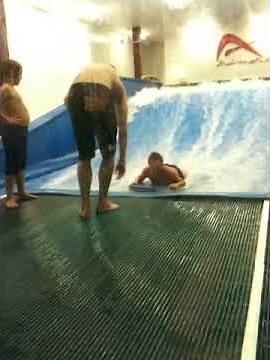 white kid loses pants on flow rider !