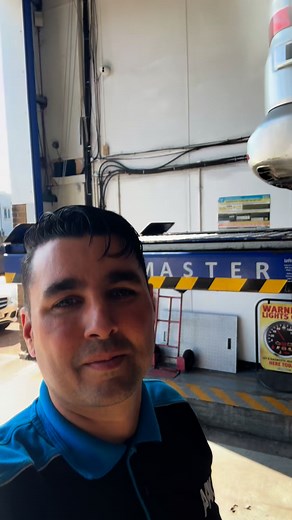 Dose a road spring work when it’s fully compressed? Check out these rear springs on this VW Transporter #antaak #suspesnion #vw #vwtransporter #mechanic #volkswagen | AAK Auto Services