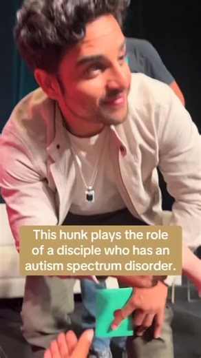 PARAS PATEL MÉXICO 🇲🇽 on Instagram: "*Recuerdos de hace un año atrás* Este video lo subió @thechosenmomentos, gracias por recordarme este video tan único ! Hace un año me encontré con este video en una página de acá mismo de Instagram Bilingüe y recuerdo que ame ese vídeo por el hecho que Paras siempre tiene una conexión muy grande con sus fans y su humanidad es la que lo ha posicionado como uno de los más queridos de la actualidad 🥹✨ Quiero hacer una dinámica acá en Instagram comenta este vi