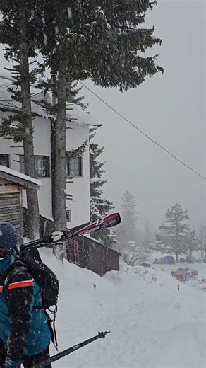 Brezovica Ski Center — Live February 1, 2026 It is currently snowing at the Brezovica Ski Center. Fog is present in the upper part of the ski slopes, so skiers are advised to be extra cautious. | Brezovica.info