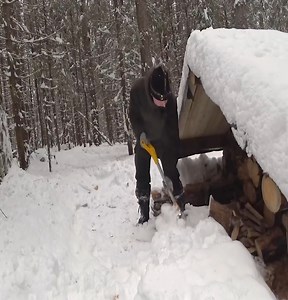 5.9K views · 119 reactions | There are 7 days in 1 hour and 22 minutes. There is a snowstorm, a window, cozy beds, and a folding table. | Thomas Wilderness | Facebook