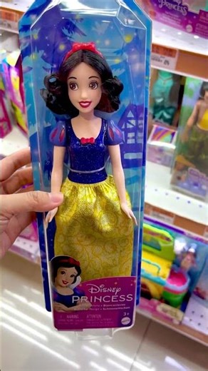 snow white🤏🏻💫 #snowhite #disney #disneyprincess #disneyland #snowwhite #snowwhitemovie #doll