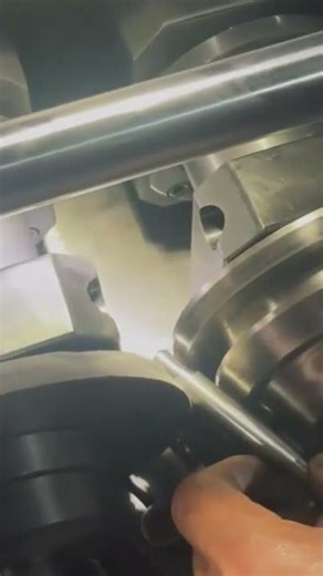 making wheel threads on small iron#machine #automobile