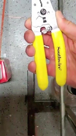 Take advantage of the high leverage pivot joint to maximize your cutting power in a smooth motion with Southwire’s Ergonomic Wire Strippers! 👏🏼👏🏼 #southwiretools #handtools #electriciantools #wirestripping