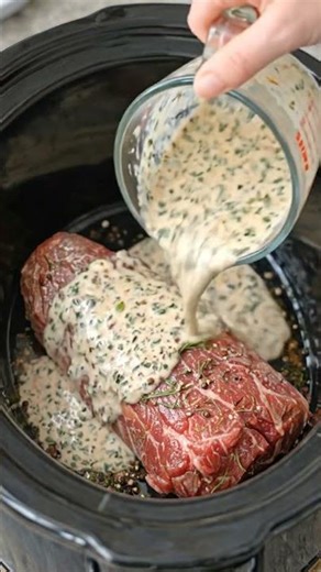 Slow Cooker Creamy Herb Beef 🥩🍶