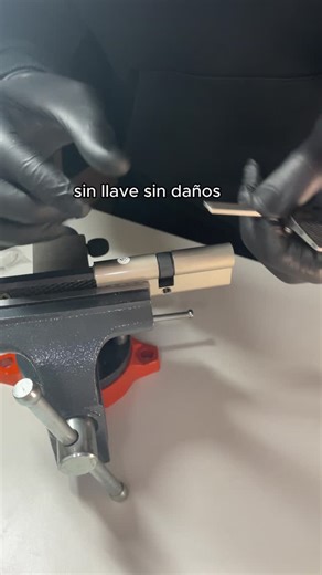 POLOCOM ESPAÑA | Así es como lo hacen los cárteles. 😎 #polocom #ganzúas #aperturadecerraduras #herramientasdecerrajería | Instagram