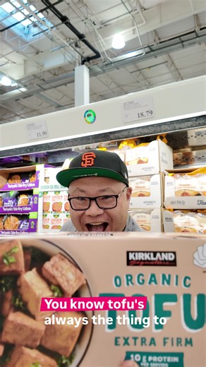 Looking for an affordable protein? Costco’s Kirkland Signature Organic Extra Firm Tofu is back! 🌱 Each box comes with four individually packed blocks, making it perfect for stir-fries, soups, grilling, or meal prep. At under $6 for the pack, it’s a solid value. 💲$5.89 Item No.: 9877788 #CostcoFinds #CostcoDeals #Tofu #HealthyEating #mealprep