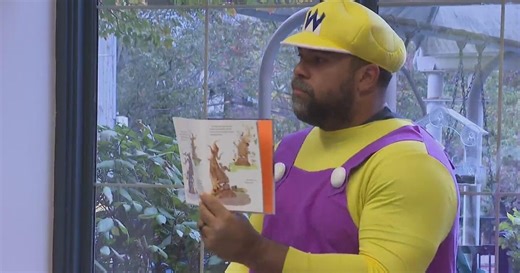 Cam Heyward visits Children's Home Of Pittsburgh