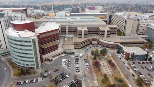 Edmonton doctors warn surgeries could be cancelled over hospitalist pay