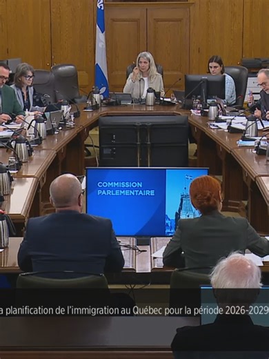 « 64 % des entreprises du Québec affirment qu’elles perdraient des contrats ou qu’elles devraient réduire leur production si elles ne pouvaient pas maintenir leurs travailleurs étrangers temporaires », selon un sondage de la Fédération des chambres de commerce du Québec (FCCQ) Marie-Josée Morency, présidente-directrice générale, Chambre de commerce et d’industrie du Grand Lévis Daniel Turcotte, président Table régionale des élus de la Chaudière-Appalaches Marie-Josée Morency, présidente-directri