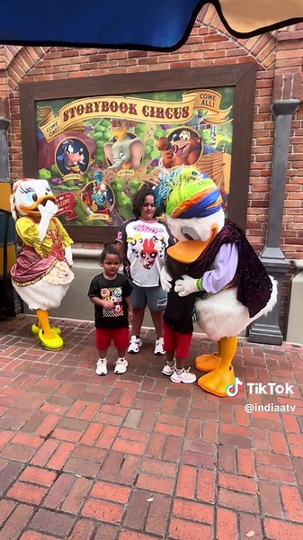 Daisy Diva Duck Moment Missed at Disney World