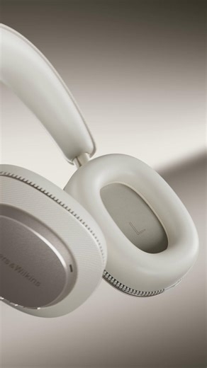 With aptX™ Lossless and aptX™ Adaptive support, Px7 S3 adjusts dynamically to optimise performance and connection reliability. Whether you are listening to music, watching movies, or playing games, you’ll always experience the same exceptional sound quality. #BowersWilkins #Px7S3 | Bowers & Wilkins