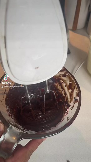 3.6K views · 16 reactions | Smooth & silky chocolate fudge icing....